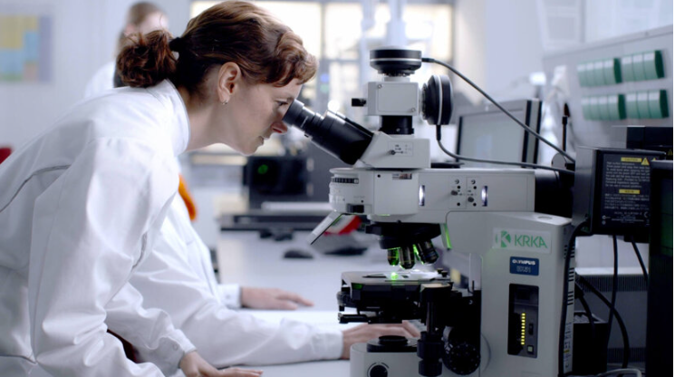 woman with microscope
